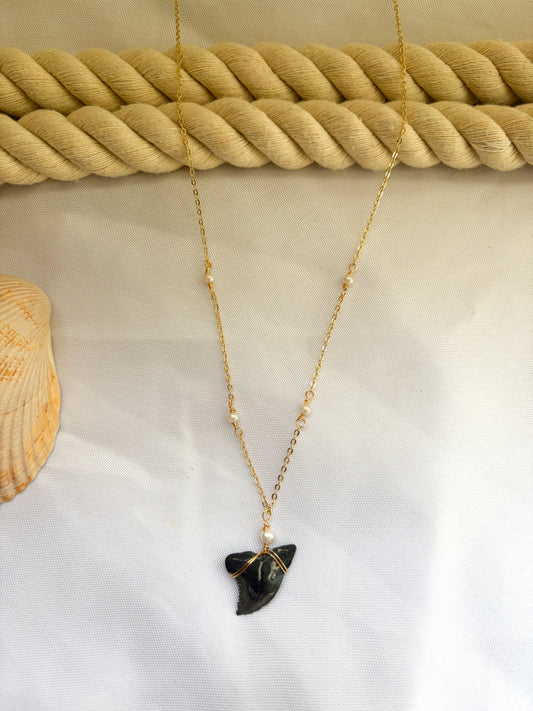 Pearl Crest Snaggle Tooth Necklace