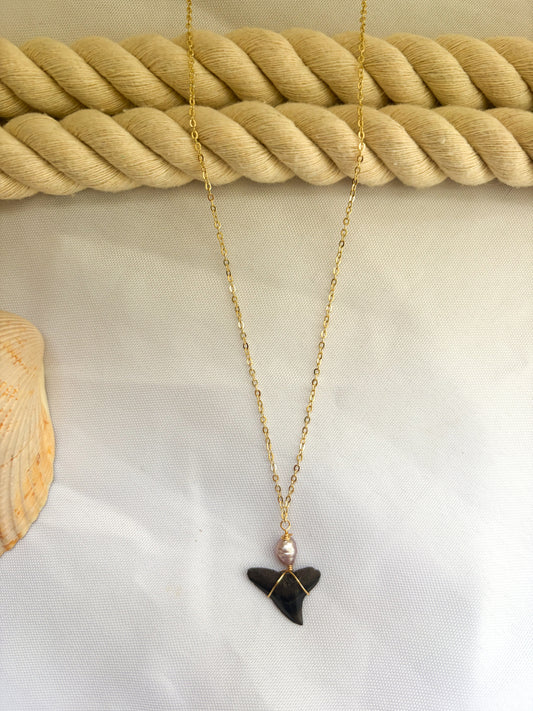 Waterproof Lavender Freshwater Pearl Shark Tooth Necklace | 18k Gold Filled