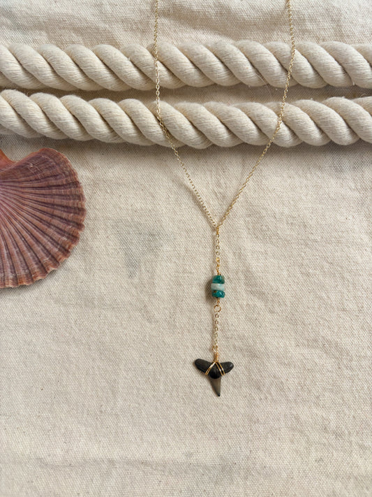 Undertow Drop – Gold Shark Tooth Lariat Necklace (Waterproof 18k, 22”)